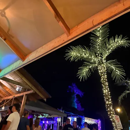 Mare Tarasy Garden Grill & Parking Inclusive ポビエロボ